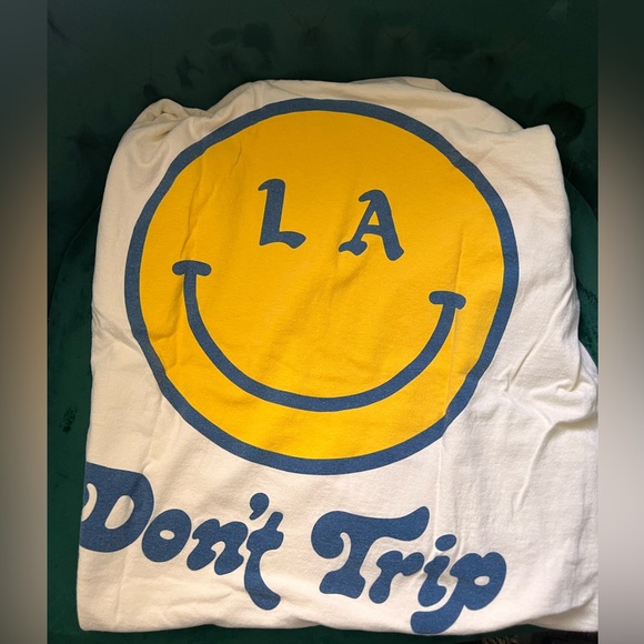 FREE & EASY Graphic Tee - Picture 4 of 6